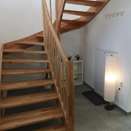 Deluxe City Airport Apartament *